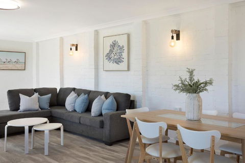 Aque Blu - 11 Hillcrest Ave North Narooma - St Kilda Accommodation 4