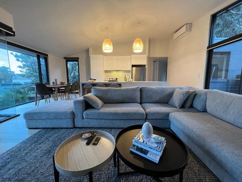 Architect Designed 4 Bedroom With Ocean Views From Every Room - St Kilda Accommodation 2