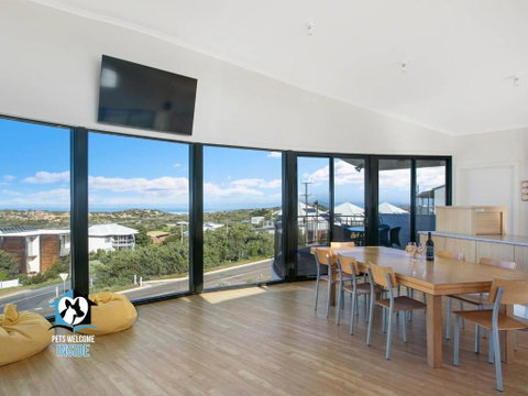 Architect Designed Beach House With Sweeping Views - St Kilda Accommodation 1