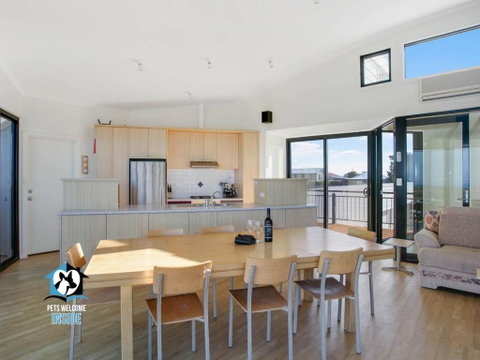 Architect Designed Beach House With Sweeping Views - St Kilda Accommodation 4