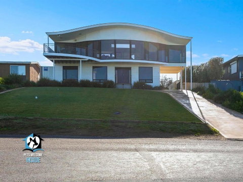 Architect Designed Beach House With Sweeping Views - St Kilda Accommodation 0