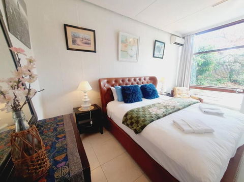 Architectural Bright Open 2B&1B Home With A Private Garden At Yarralumla - St Kilda Accommodation 0