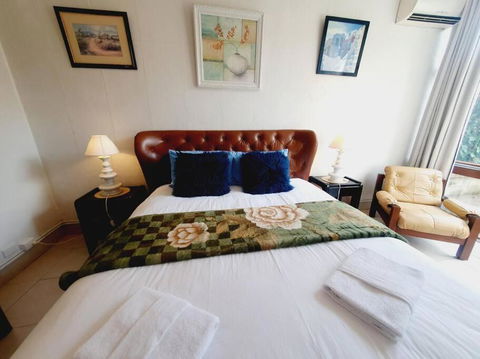 Architectural Bright Open 2B&1B Home With A Private Garden At Yarralumla - St Kilda Accommodation 2