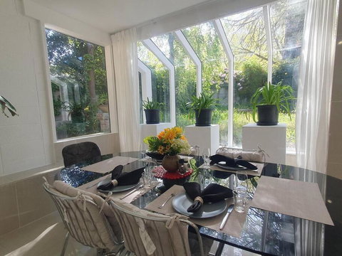 Architectural Comfy 2B&2B Home With A Garden View Close To A Lake And Yarralumla Shopping Centre - St Kilda Accommodation 0