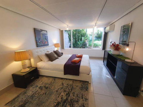 Architectural Comfy 2B&2B Home With A Garden View Close To A Lake And Yarralumla Shopping Centre - St Kilda Accommodation 4