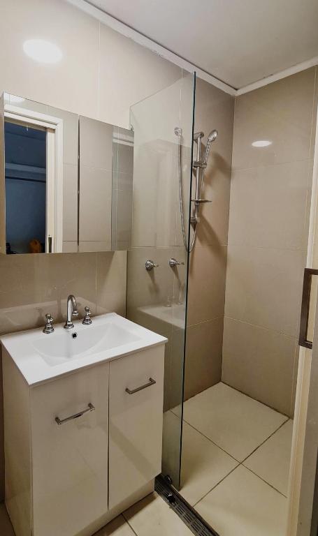Architectural Comfy 2B&2B Home With A Garden View Close To A Lake And Yarralumla Shopping Centre - St Kilda Accommodation 2
