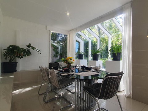 Architectural Comfy 2B&2B Home With A Garden View Close To A Lake And Yarralumla Shopping Centre - St Kilda Accommodation 1