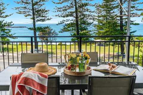 Arcoola 1 - Overlooking Main Beach - St Kilda Accommodation 0