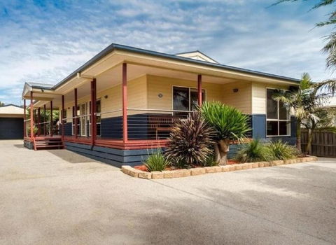 Area 51 By Ready Set Stay - BYO LINEN & TOWELS - St Kilda Accommodation 4