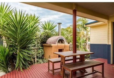 Area 51 By Ready Set Stay - BYO LINEN & TOWELS - St Kilda Accommodation 3