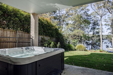 Aria Shores - Your Lakeside Haven - St Kilda Accommodation 2