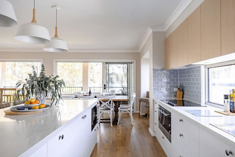 Aria Shores - Your Lakeside Haven - St Kilda Accommodation 4
