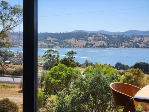Armalong Winery Chalets - St Kilda Accommodation 4