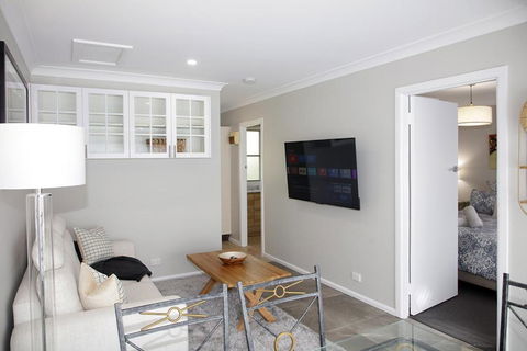Armidale Cottage - All You Need On Taylor - St Kilda Accommodation 2