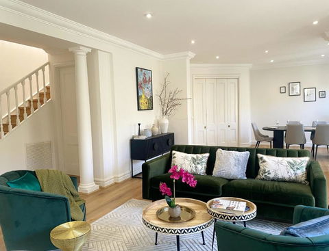 Art Deco In Toorak - St Kilda Accommodation 2