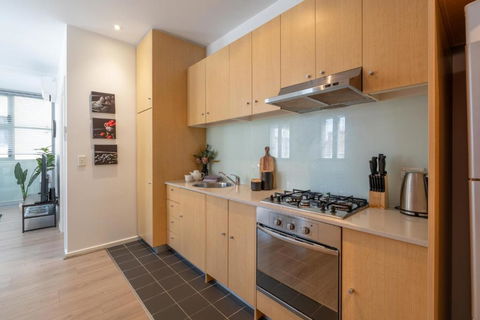 Artful Escape On York - 2x Carpark, Wifi, East End - St Kilda Accommodation 3