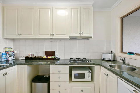 Arthurs Views - St Kilda Accommodation 3