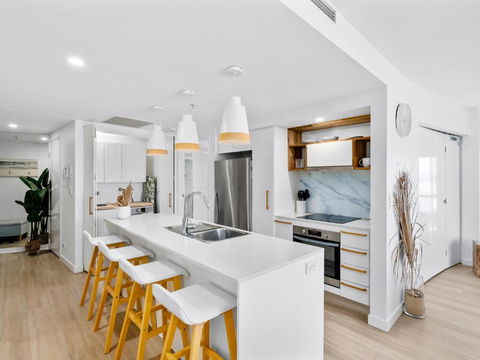 Artique - Hosted By Coastal Letting - St Kilda Accommodation 1