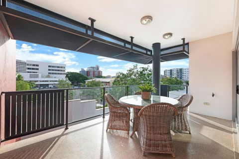 Artistic City Escape With Balcony And Parking - St Kilda Accommodation 4