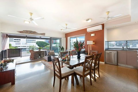 Artistic City Escape With Balcony And Parking - St Kilda Accommodation 3