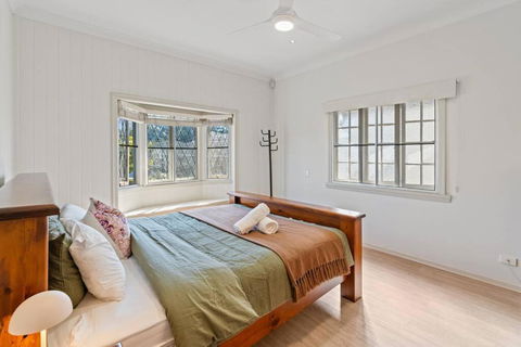 Artistic Queenslander With Park Views - Near City! - St Kilda Accommodation 4