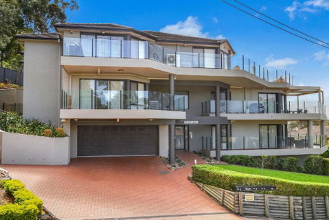 Ash Sienna - St Kilda Accommodation 1