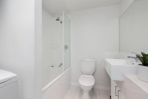 Astral Apartments. Spacious 2 Bed, 2 Bath Apartment In A Great Location. - St Kilda Accommodation 1