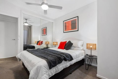Astral Apartments. Spacious 2 Bed, 2 Bath Apartment In A Great Location. - St Kilda Accommodation 2