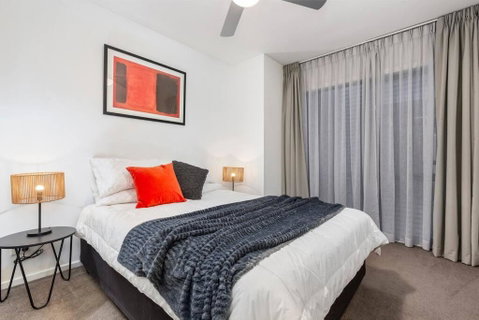 Astral Apartments. Spacious 2 Bed, 2 Bath Apartment In A Great Location. - St Kilda Accommodation 3