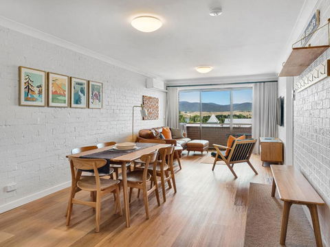 Astrids At Central Park - 2BR L Lake & Mountain Views L Central Location L WiFi - St Kilda Accommodation 0