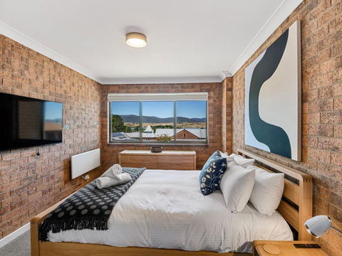 Astrids At Central Park - 2BR L Lake & Mountain Views L Central Location L WiFi - St Kilda Accommodation 3