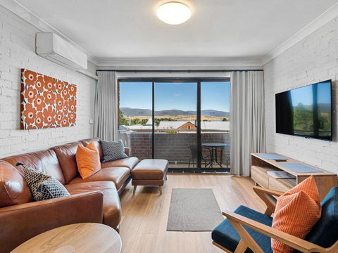 Astrids At Central Park - 2BR L Lake & Mountain Views L Central Location L WiFi - St Kilda Accommodation 2