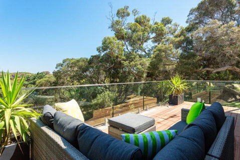 At Agnes Ave: Coastal Views - St Kilda Accommodation 0