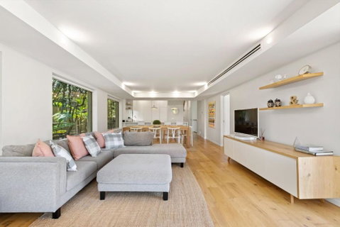 Audrey - Little Cove - St Kilda Accommodation 0