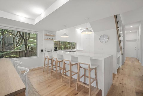 Audrey - Little Cove - St Kilda Accommodation 4