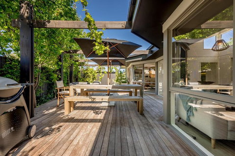 Aura Hot Tub Retreat - Unique Cedar Hot Tub Experience, 650m To Tyrone Foreshore - St Kilda Accommodation 3