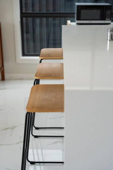 Austral Spacious Large 5 Br Home With Central AC - St Kilda Accommodation 3