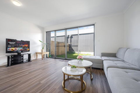 Austral Warm 4br House With Parking&WiFi - St Kilda Accommodation 0