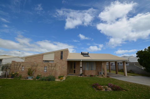 Ayres Rocks - St Kilda Accommodation 0