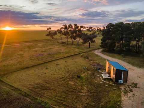 Avondale Heights By Tiny Away - St Kilda Accommodation 2