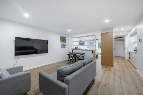 Architectural Delight On Lonsdale - St Kilda Accommodation 2