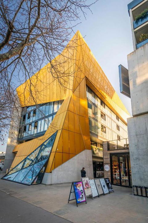 Architectural Delight On Lonsdale - St Kilda Accommodation 1