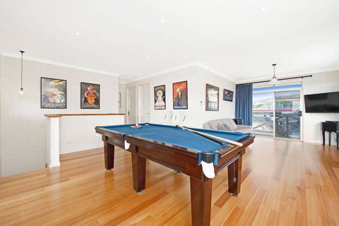Apollo Bay Oceanview Mountain Retreat, Pet Friendly, EV Station, Fireplace - St Kilda Accommodation 3