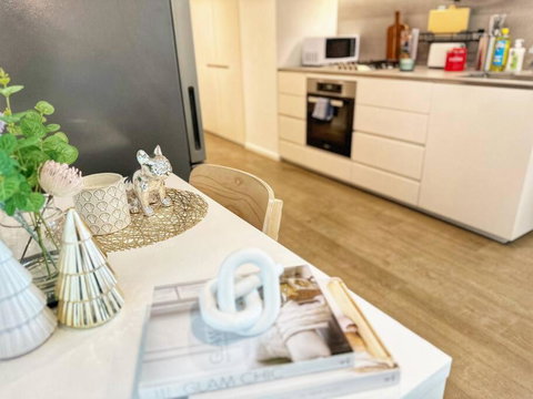 AUS 3415 - 2BR Luxurious Suite FREE PARKING Near Yarra River And Crown - St Kilda Accommodation 4