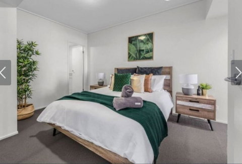 AU1 - Aurora Skyscraper CBD For Business Or Pleasure - St Kilda Accommodation 2