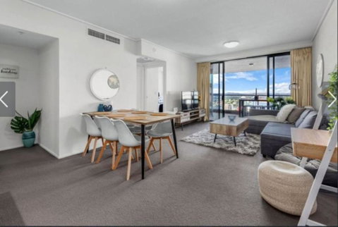 AU1 - Aurora Skyscraper CBD For Business Or Pleasure - St Kilda Accommodation 1
