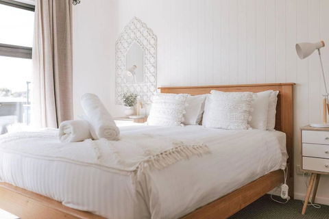 B E A C H H O U S E X I V - St Kilda Accommodation 4