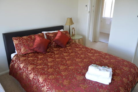 BATHURST GOLDFIELDS RESIDENCE On MOUNT PANORAMA - St Kilda Accommodation 2