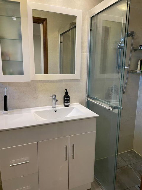 Baulkham Hills Deluxe King Room With Air-con Private Bathroom And Entrance - St Kilda Accommodation 3