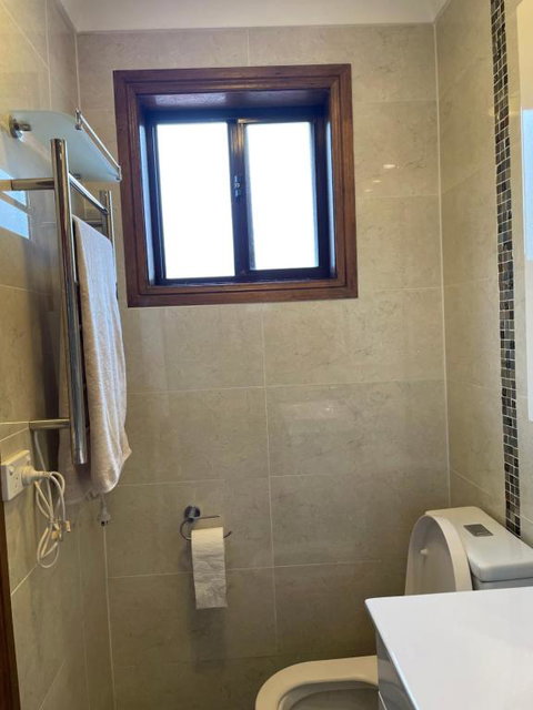 Baulkham Hills Deluxe King Room With Air-con Private Bathroom And Entrance - St Kilda Accommodation 4